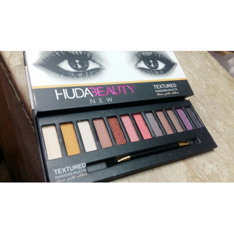 huda beauty eyeshadows palette